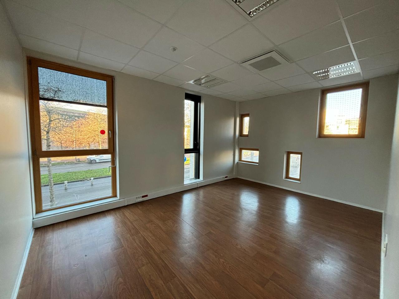 Bureau Rouen 1175m² Location bureau Rouen Seine-Maritime OLBUR2200799 2